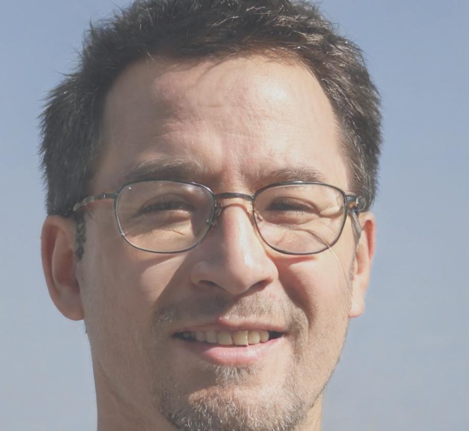 Instructor especialista en técnicas avanzadas de edición